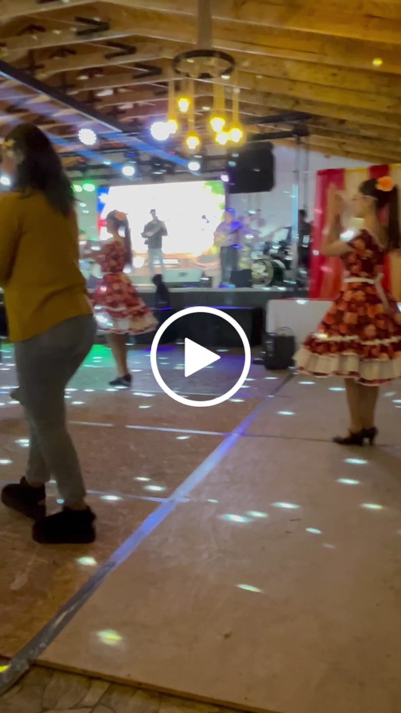 Customer video review of Falso can can gala mexicano 5 capas TALLA L