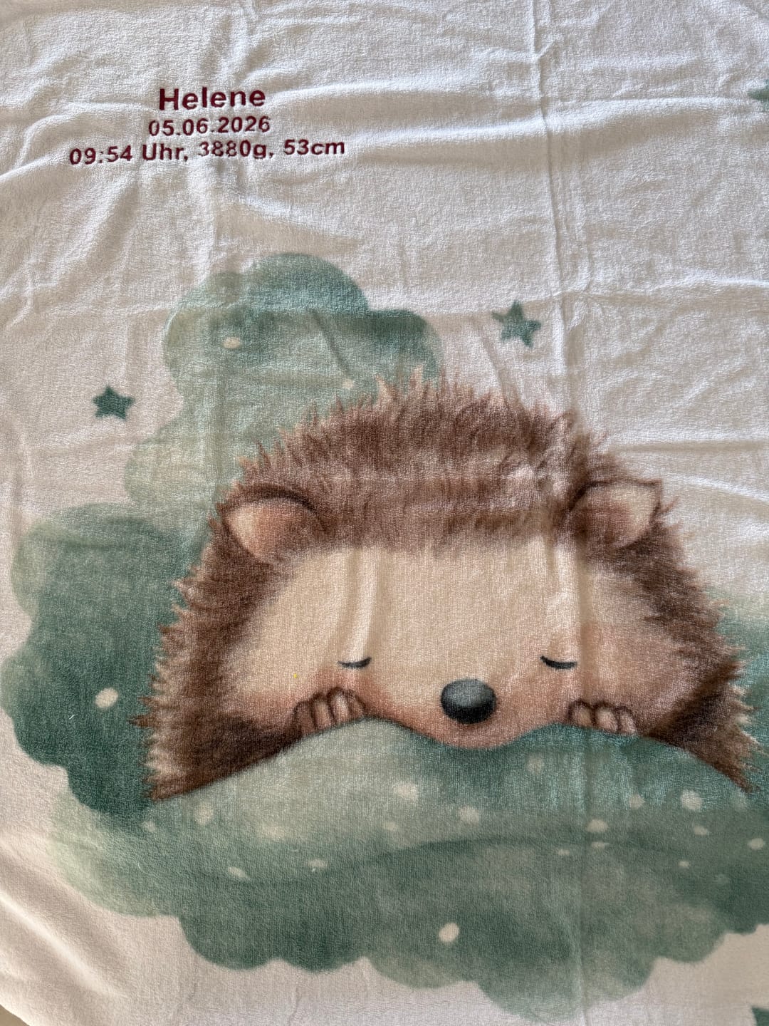 Customer photo review of Babydecke mit Namen Kleiner Igel Motiv bestickt 75x100cm