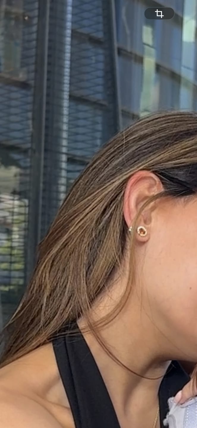 Customer photo review of Par Arete Ovalado Birthstone Dorado
