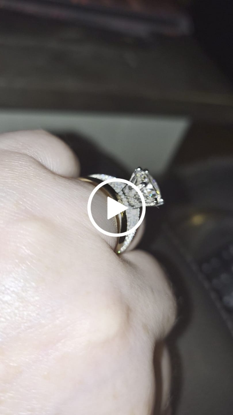 Customer video review of Vivara