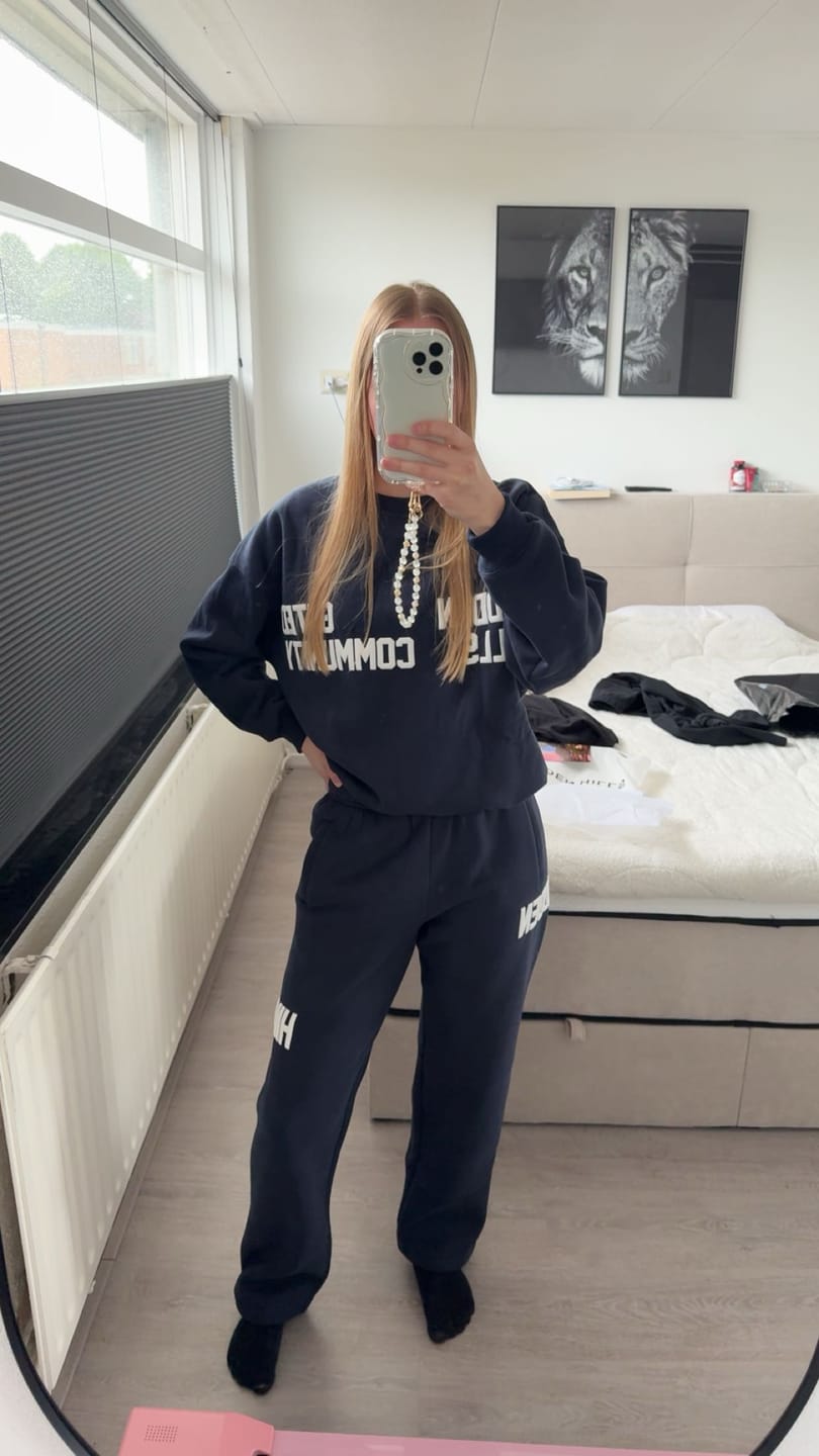 Avis client avec photo sur le PULL « GATED COMMUNITY » BLEU MARINE