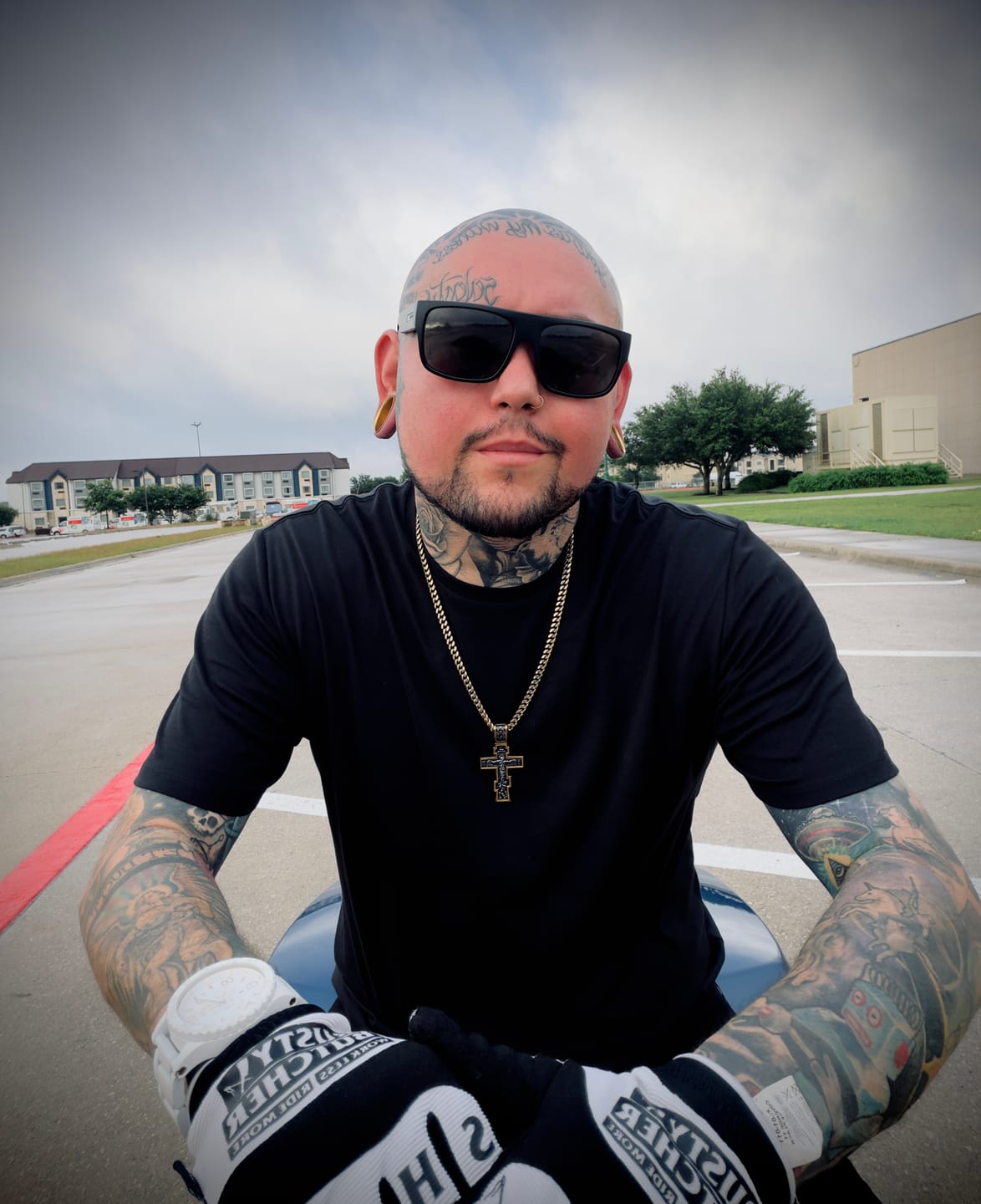 Customer photo review of DARK JESUS CROSS. - GOLD