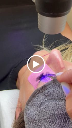 Customer video review of UV lampa za nadogradnju trepavica