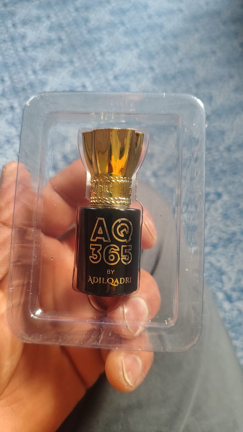 Customer photo review of AQ 365 Luxury Attar Perfume