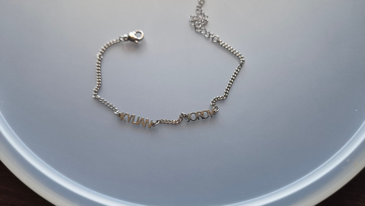 Customer photo review of Bracelet personnalisé avec nom