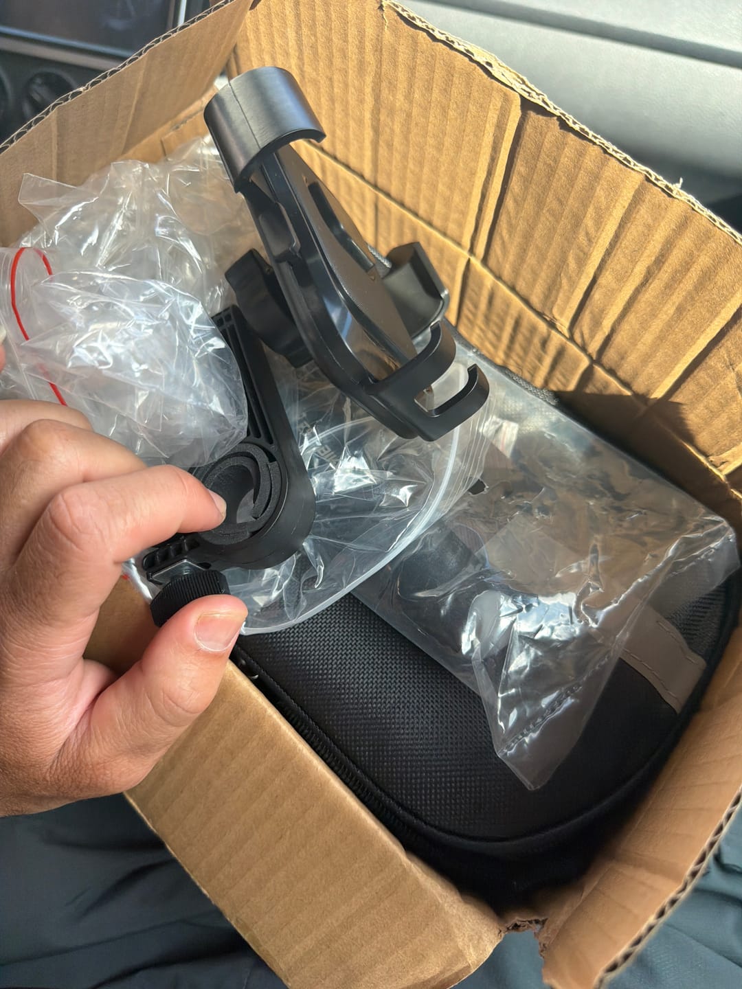 Customer photo review of 🎁 Cycling gift pack（Backpack,Lock,PhoneHolder,Waterproof Cover,Pump) (100% off)