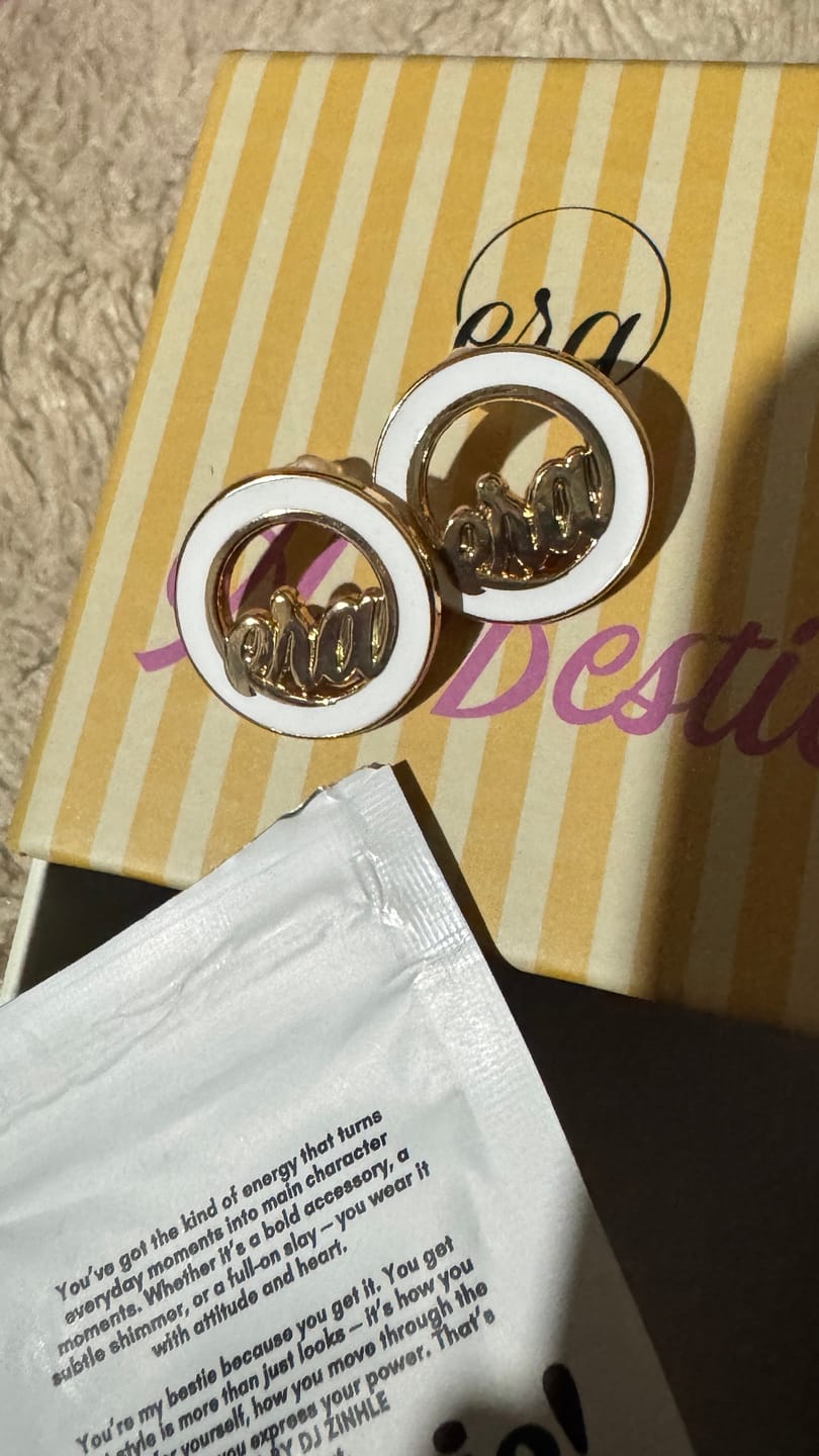 Customer photo review of Gold Diva Studs