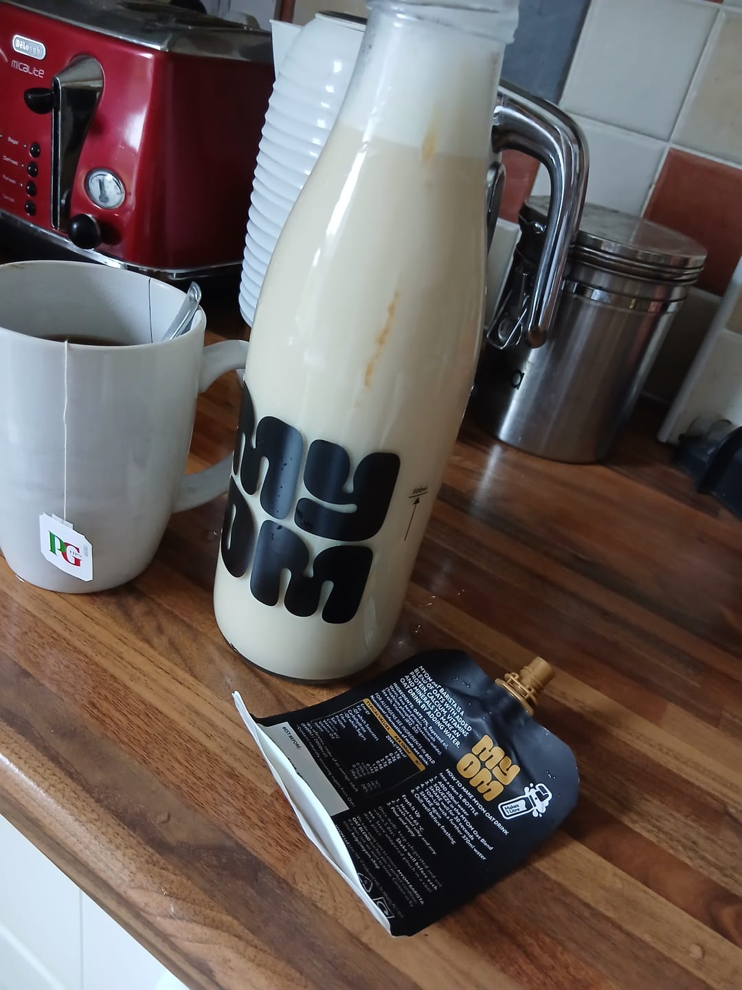Customer photo review of MYOM 1L Barista Oat Milk-Free Drink Value Bundle