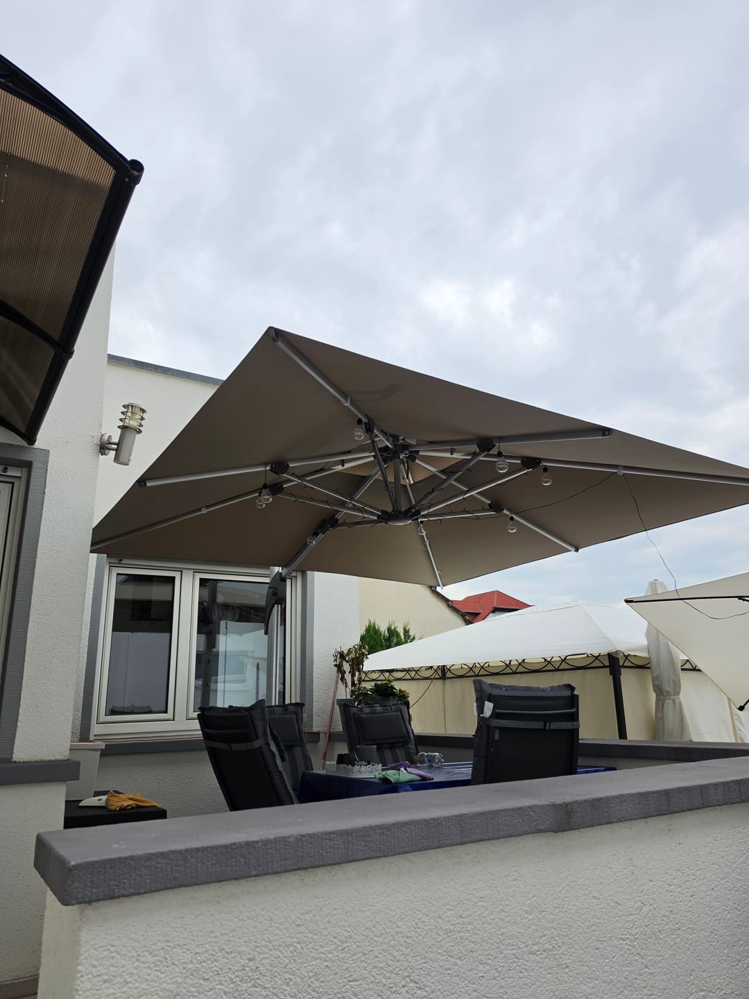 Customer photo review of Gartenzeit® Skyline 300, Ampelschirm 3x3m, Aluminiumgestell, UV80 Premiumstoff mit hoher Farbechtheit, Windstabil bis 78 km/h