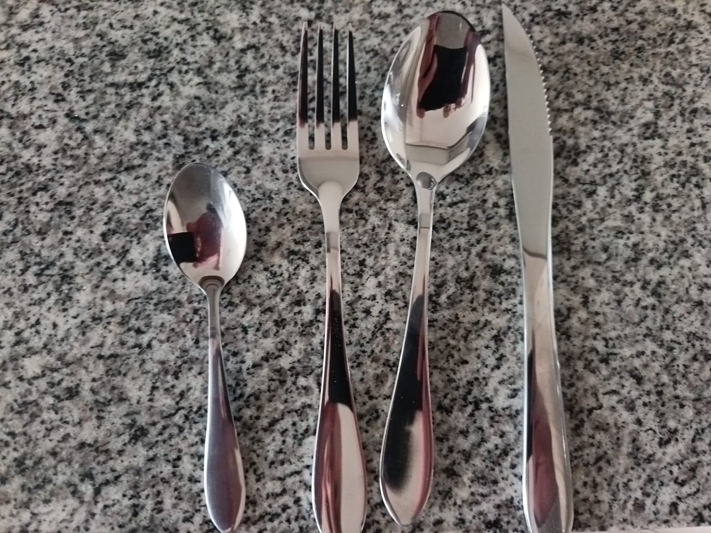 Customer photo review of Set Cubiertos Acero Inoxidable Carnes 24Pzs Vancouver krons
