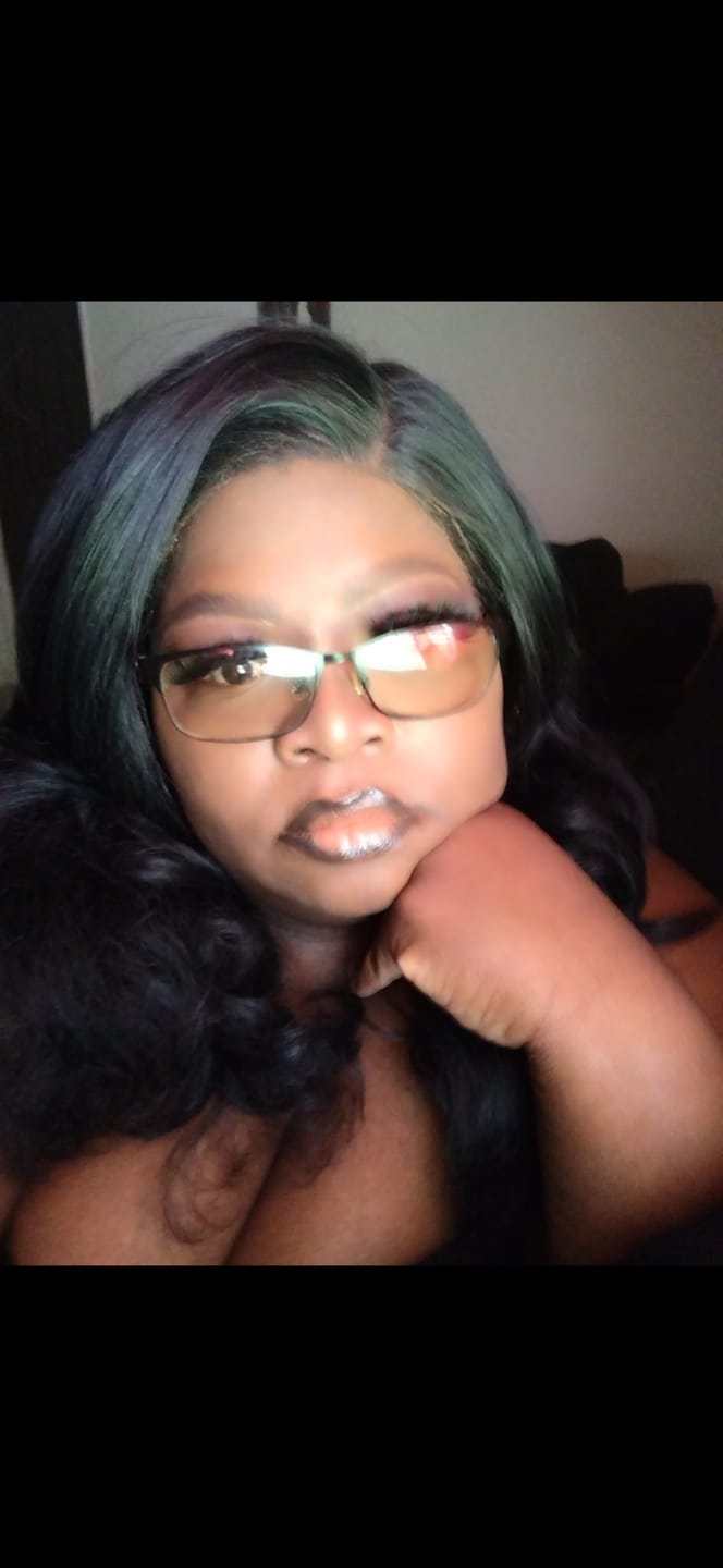 Customer photo review of Outre Melted Hairline Glueless HD Lace Front Wig - MH 109