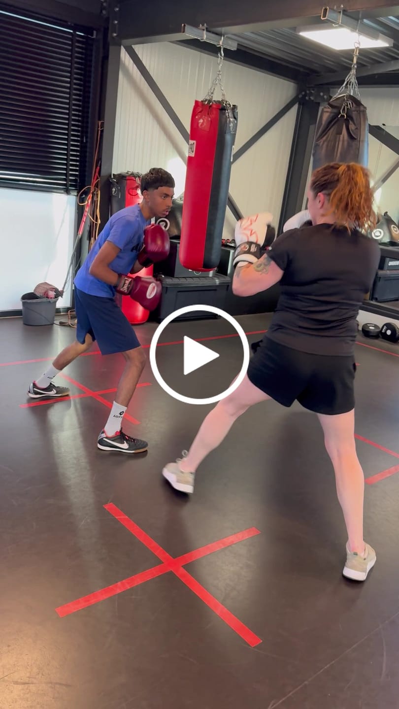 Customer video review of Bokshandschoenen Rival Evolution RS11V Sparring White