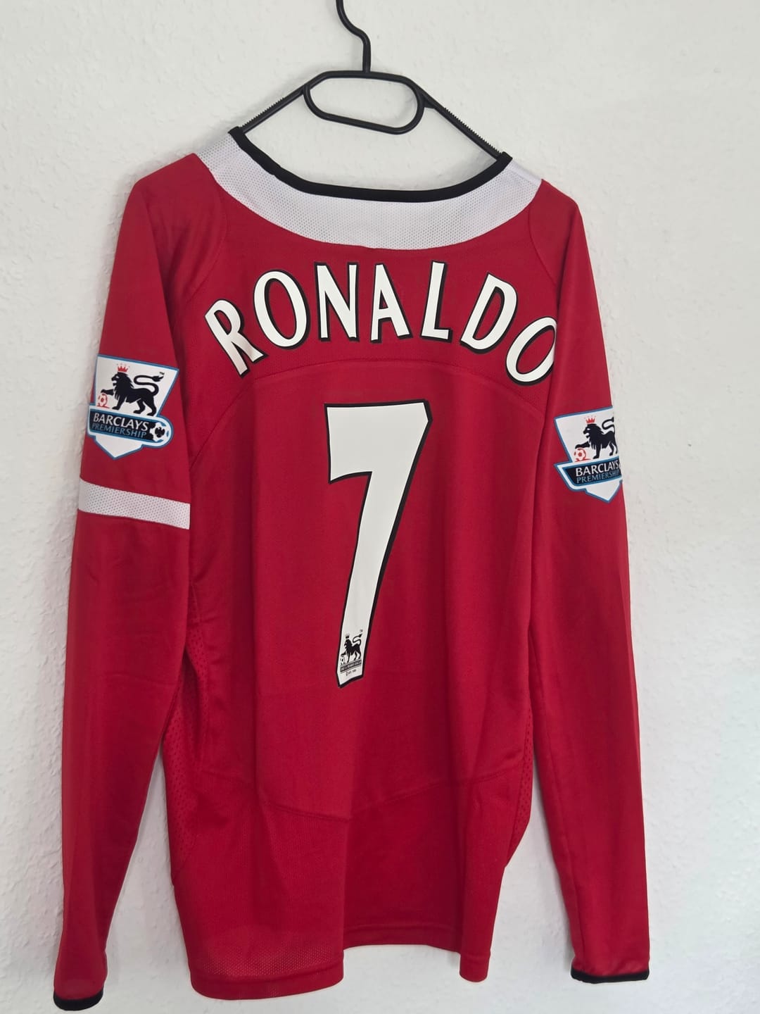 Customer photo review of Cristiano Ronaldo Manchester United 2005 EPL Patch Retro Kit Jersey Trikot Maillot Soccer Shirt