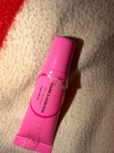 Customer photo review of BAUME À LÈVRE ROSE PERMANENT, EXFOLIE, ROSIE ET HYDRATE