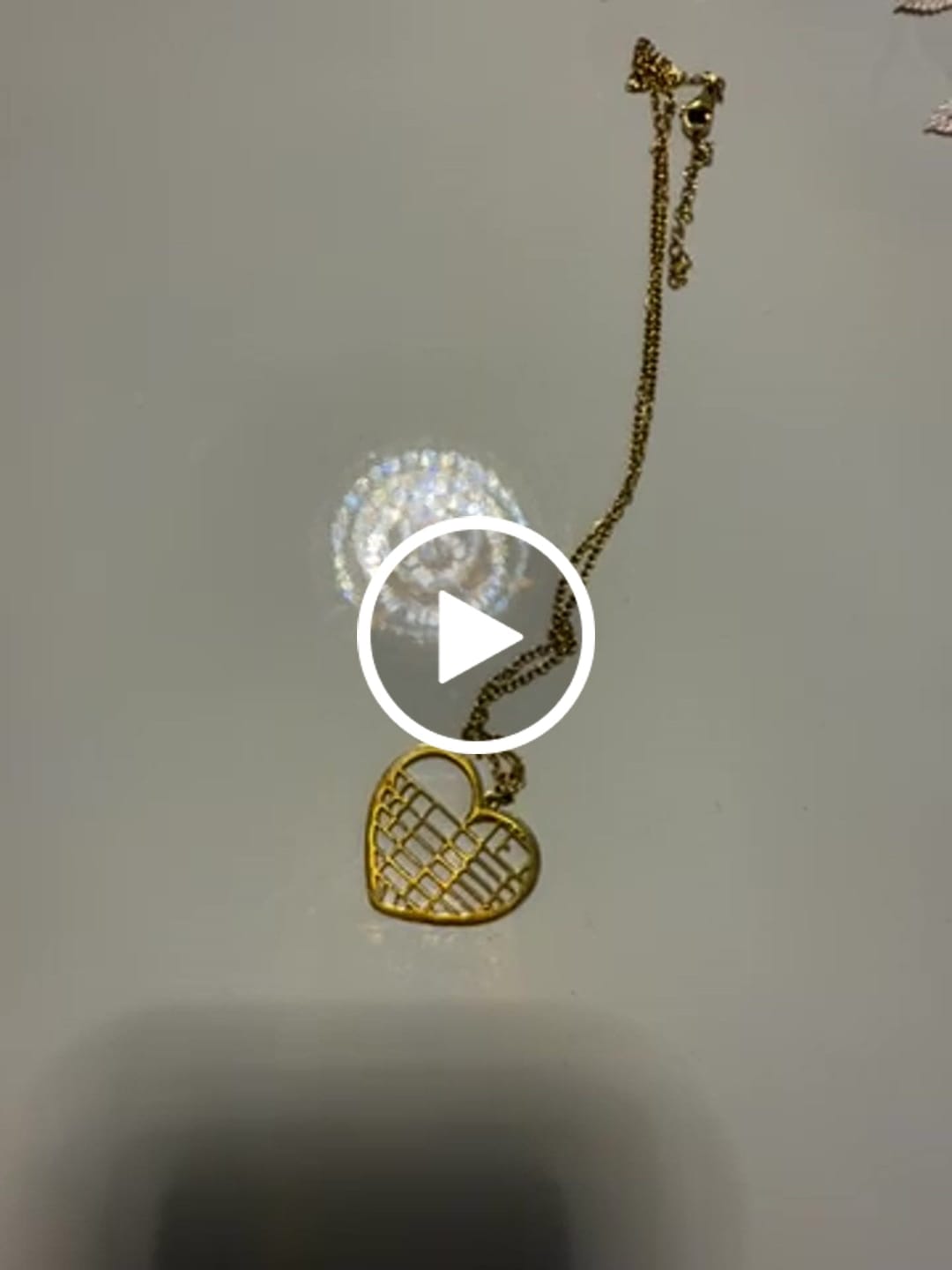 Customer video review of Colar com Mapa Personalizado