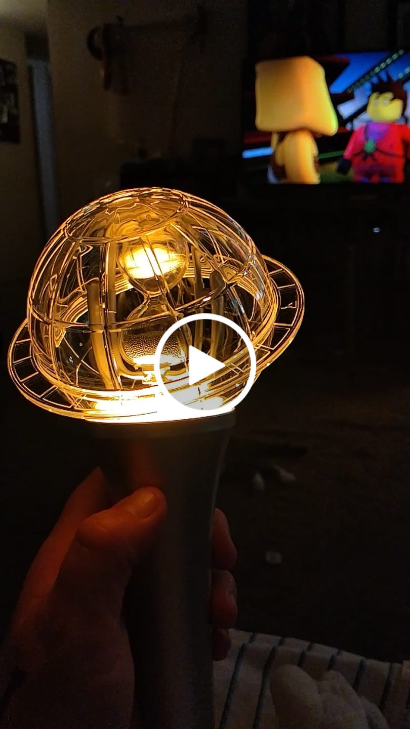 Customer video review of ATEEZ - OFFICIAL LIGHT STICK VER.3