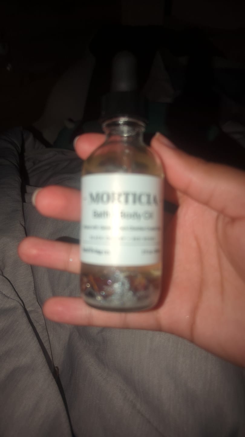 Customer photo review of MORTICIA Bath & Body Oil