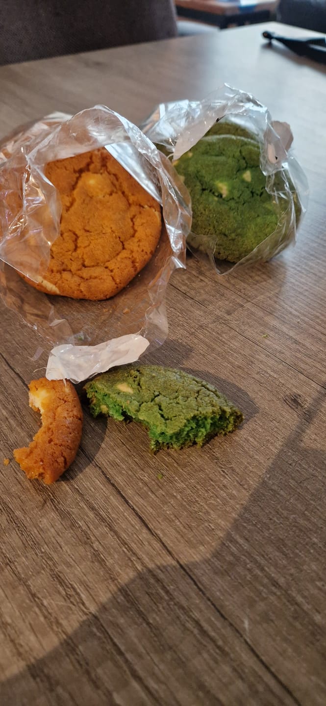 Customer photo review of Pandan White Choco Cookies