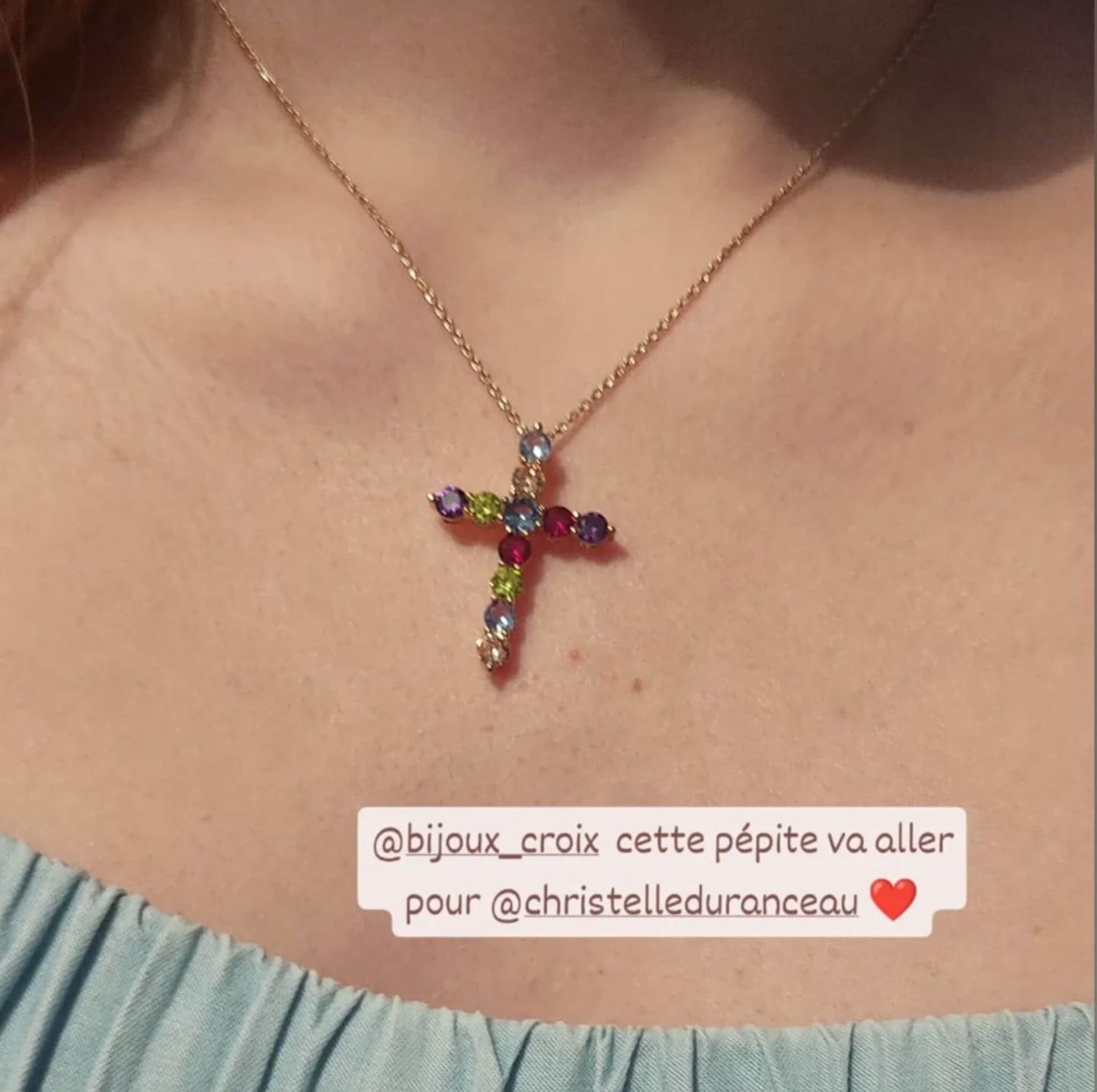 Customer photo review of Collier Croix Éclat Divin Rachel - Plaqué or 18K