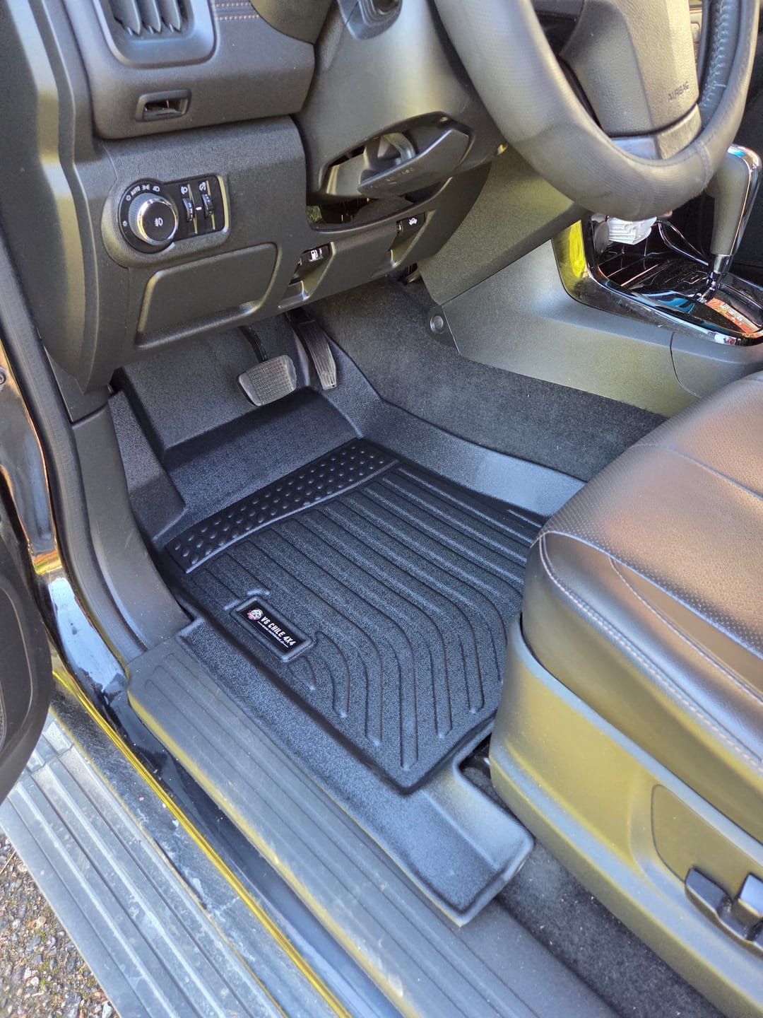 Customer photo review of Pisos Calce Perfecto Chevrolet Colorado 2018 al 2024