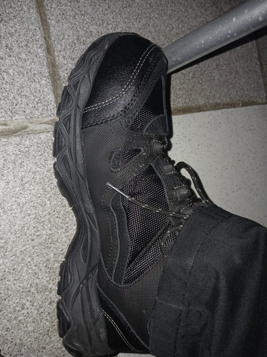 Customer photo review of Skechers Botín Hombre Seguridad Ledom