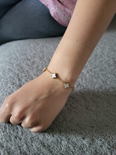 Customer photo review of Bracelet trèfle à quatre feuilles avec gravure