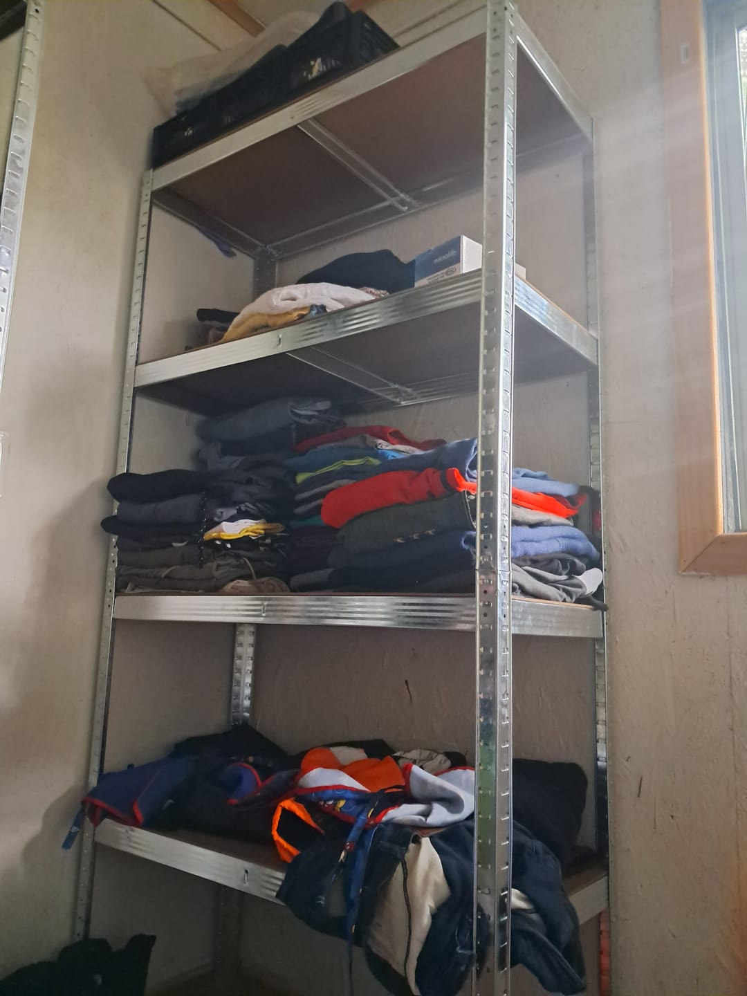Customer photo review of Estante Metálica 5 Niveles Organizador Bodega Cocina 180x90x40 Cm