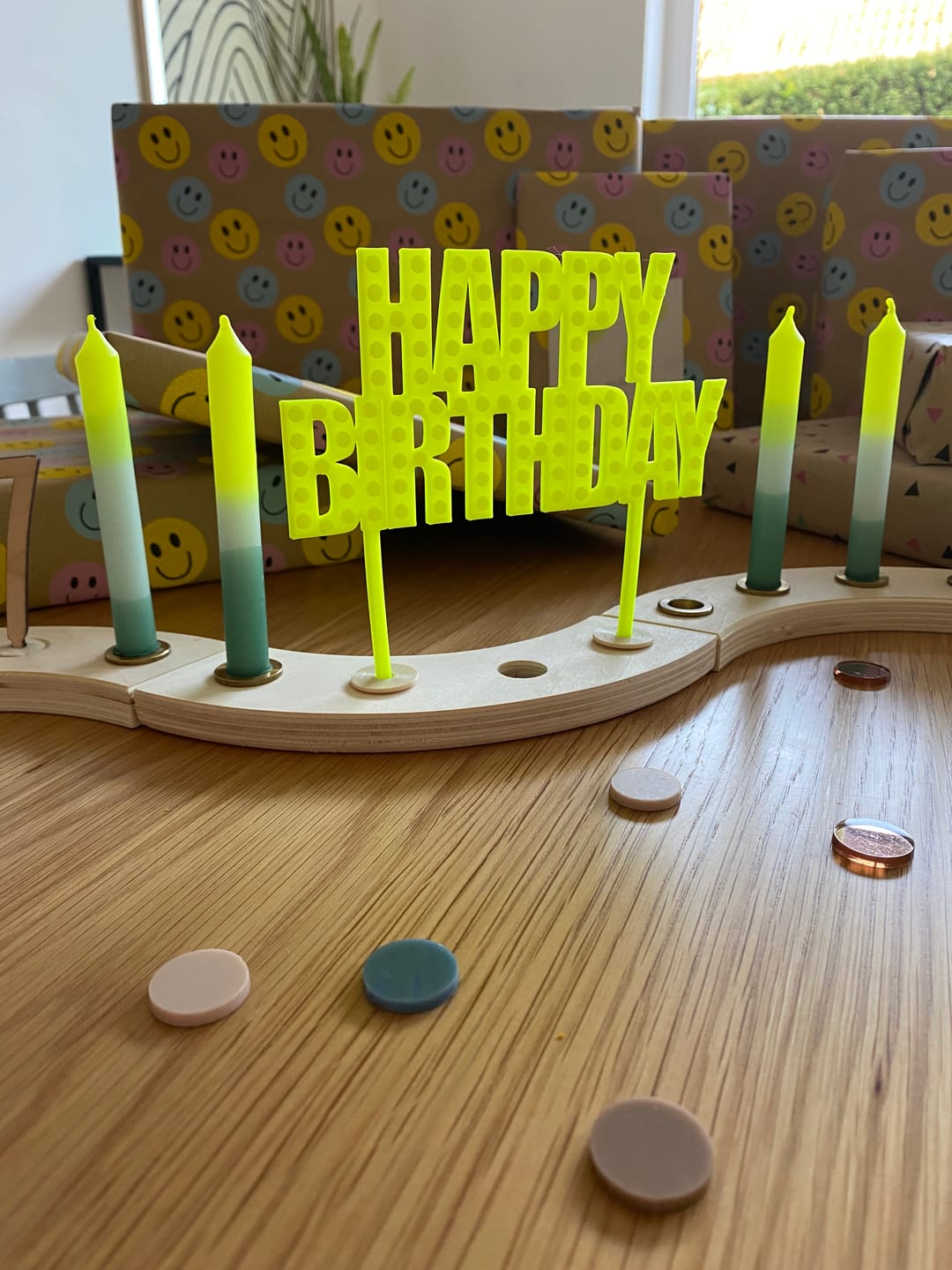 Customer photo review of Cake Topper im Baustein Look Happy Birthday