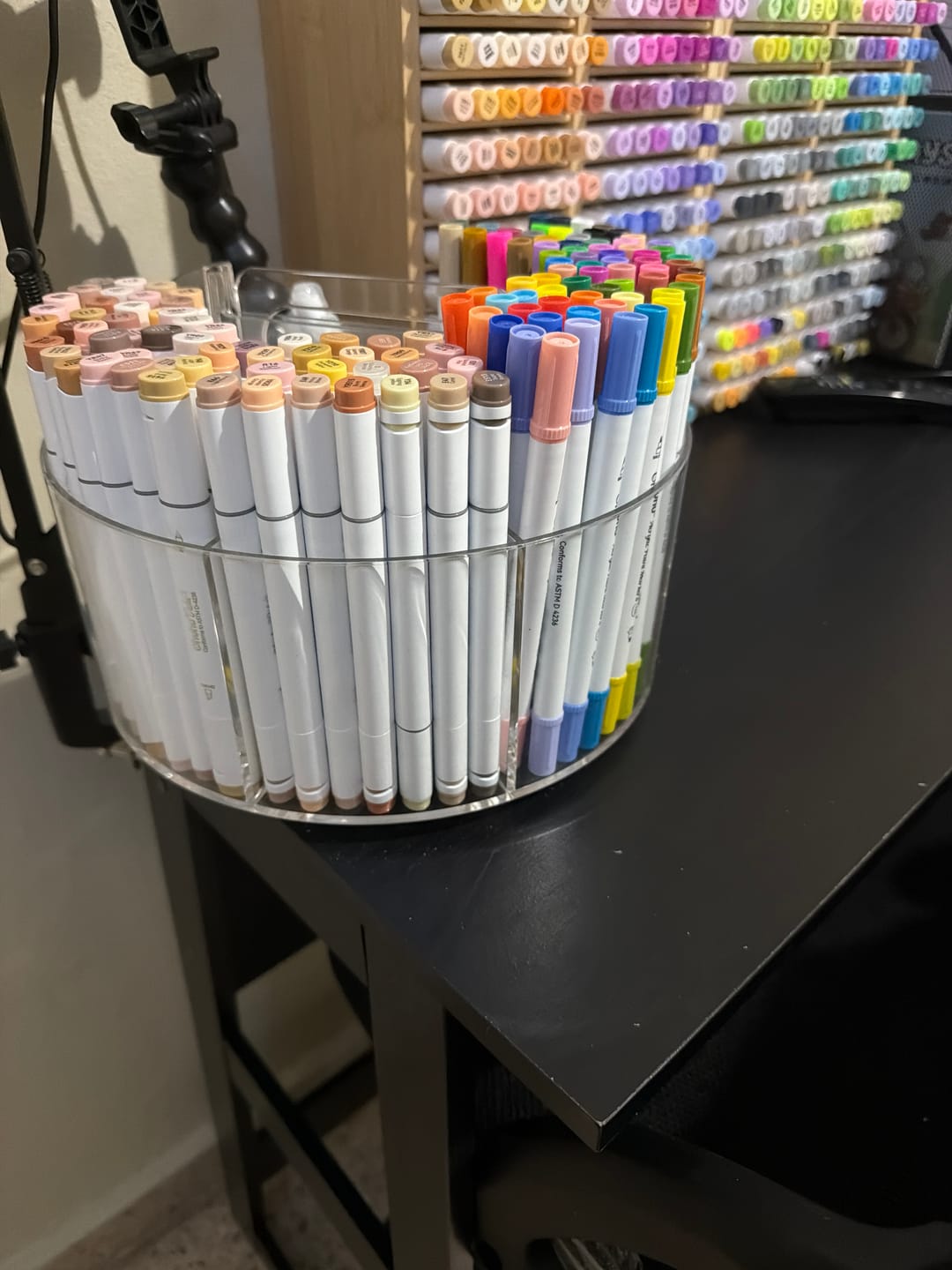 Customer photo review of Ohuhu 360° Rotating Clear Acrylic Marker Organizer