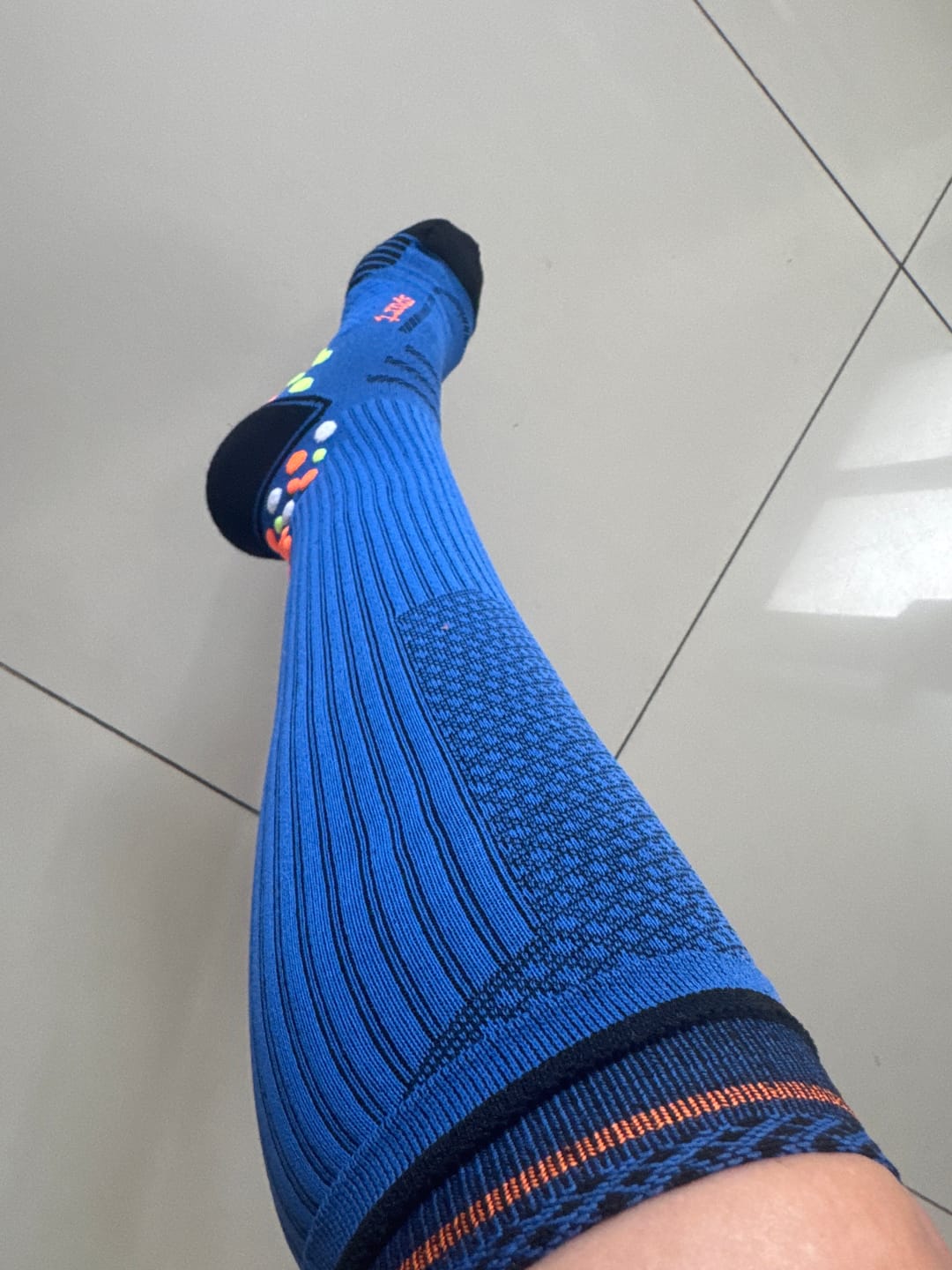 Customer photo review of Calcetin Runner de Compresion EVOLUTION Black + Regalos