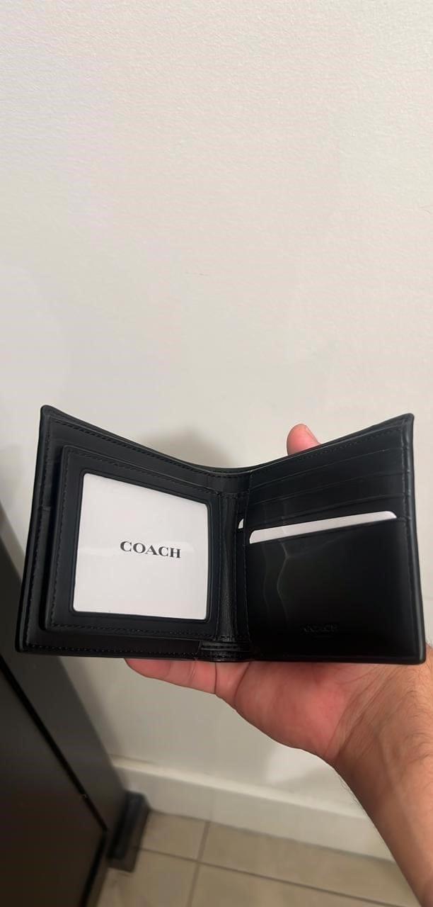 Customer photo review of Cartera Coach Medium Corner Zip Wallet Negro