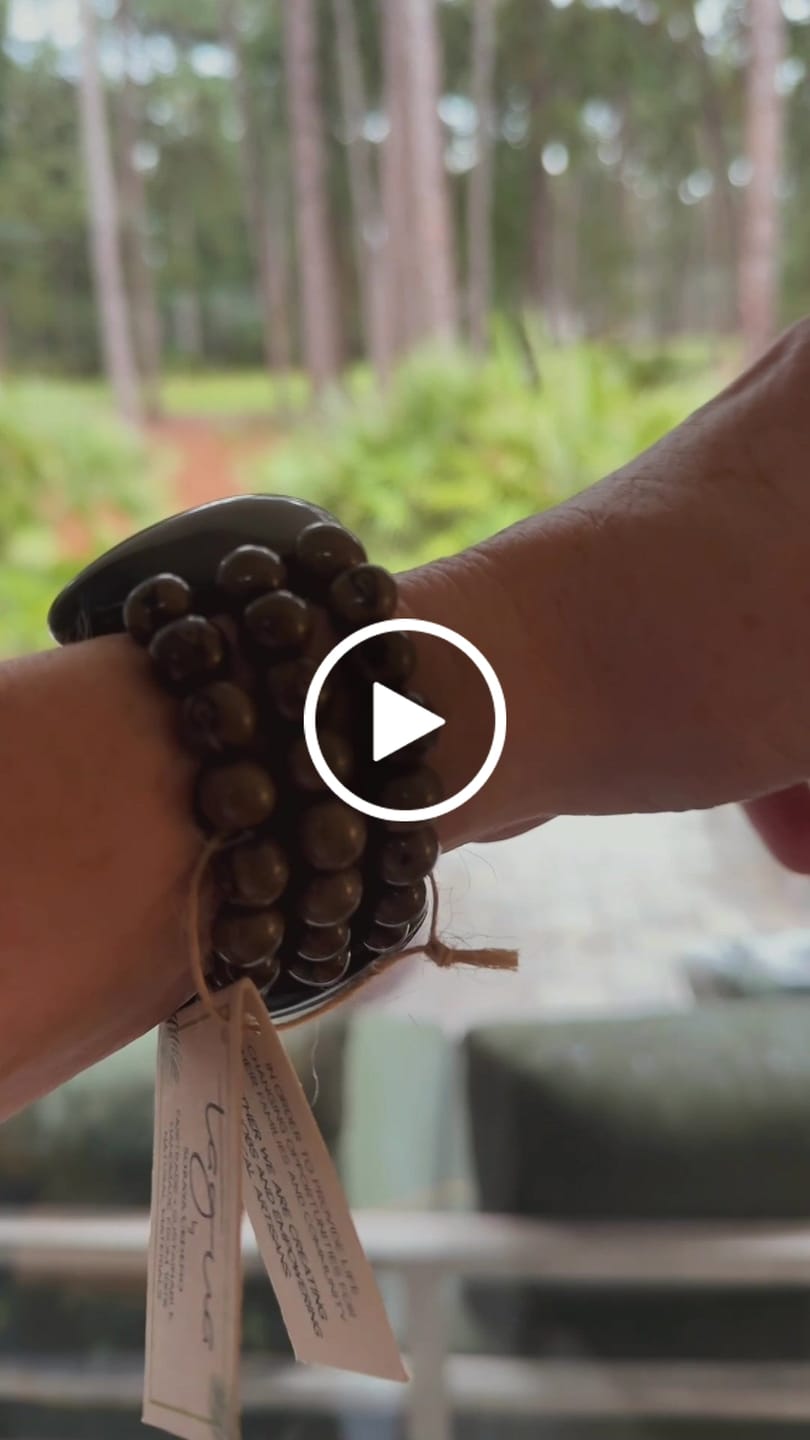 Customer video review of Saona Bracelet