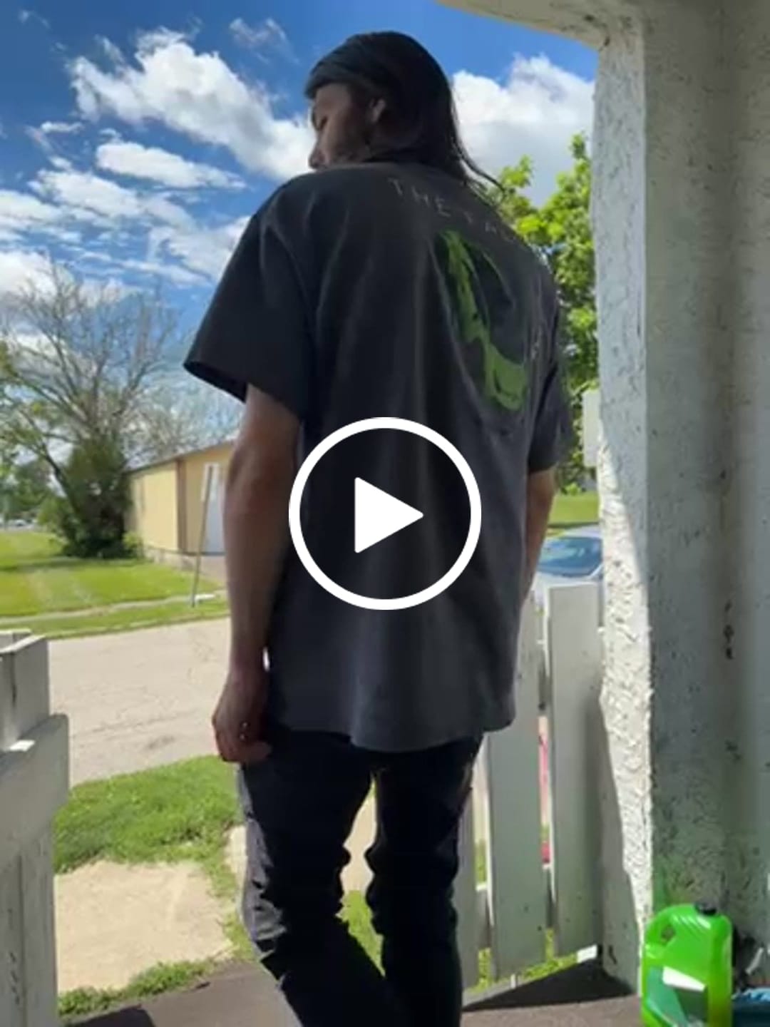 Customer video review of THE FALL TEE