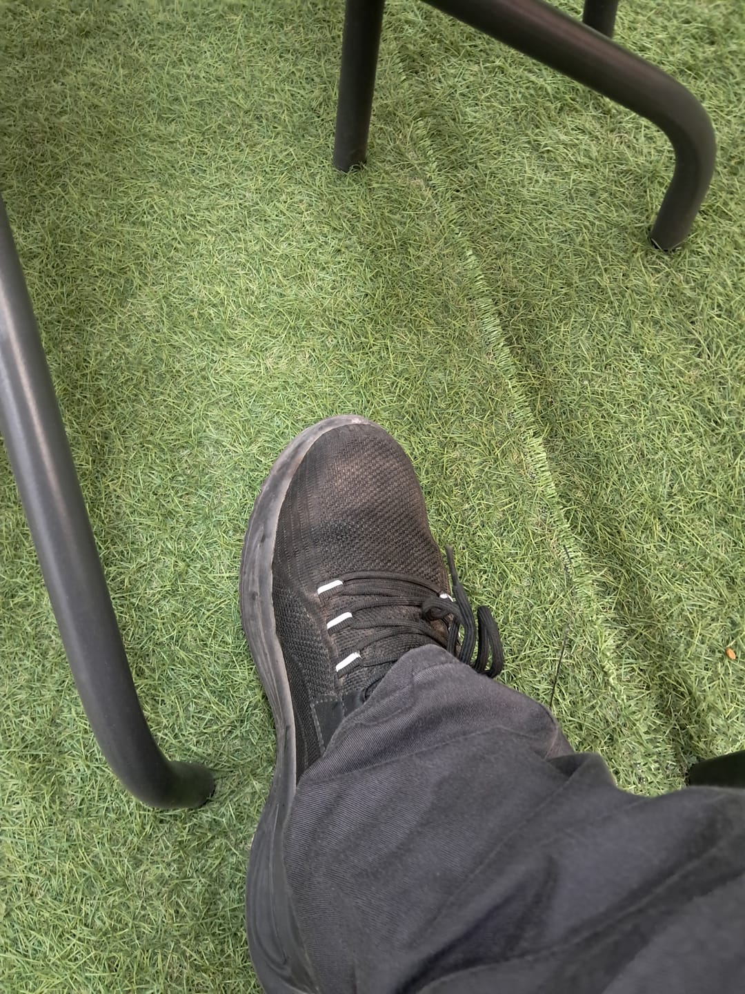 Customer photo review of Zapatilla de Seguridad Guyisa® Modelo 1052 Unisex Puntera de Acero Suela de Kevlar Anti Calvos