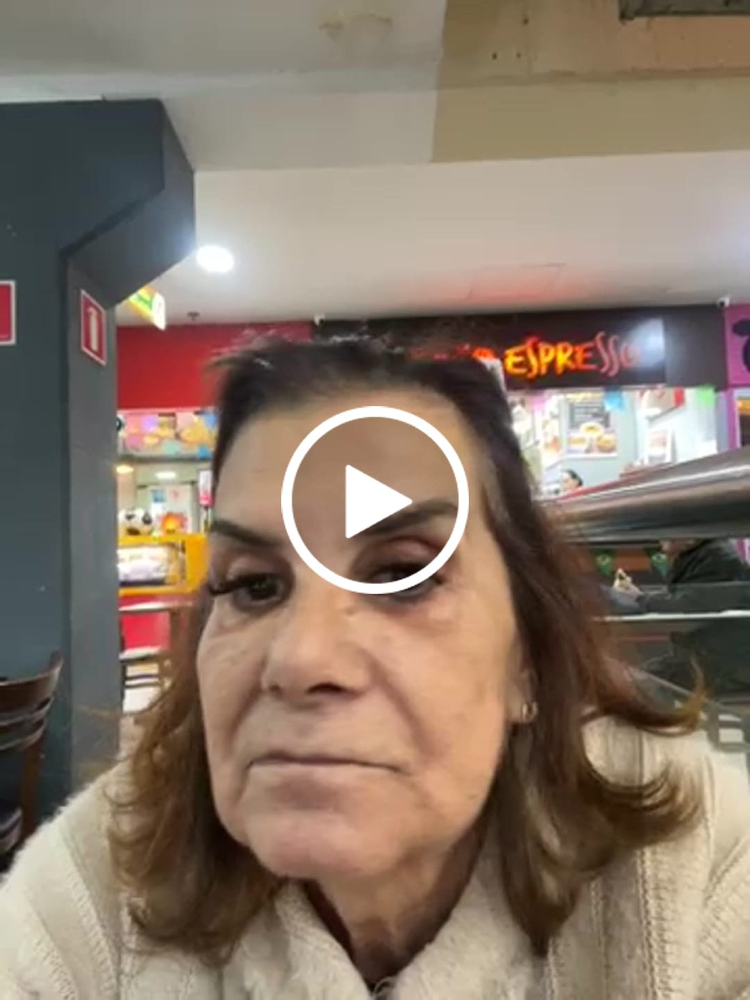 Customer video review of Lapiseira Para Olhos Olive Green - Vizzela - Verde Oliva Efeito Metalizado