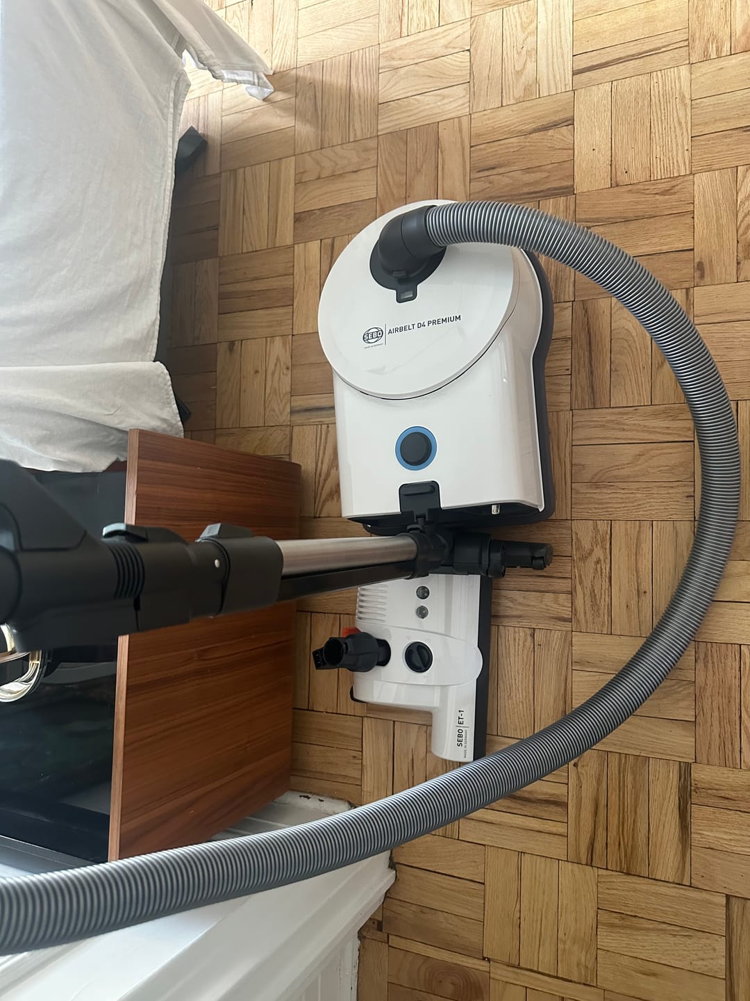Customer photo review of Sebo Airbelt D4 Premium Canister Vacuum Cleaner - White