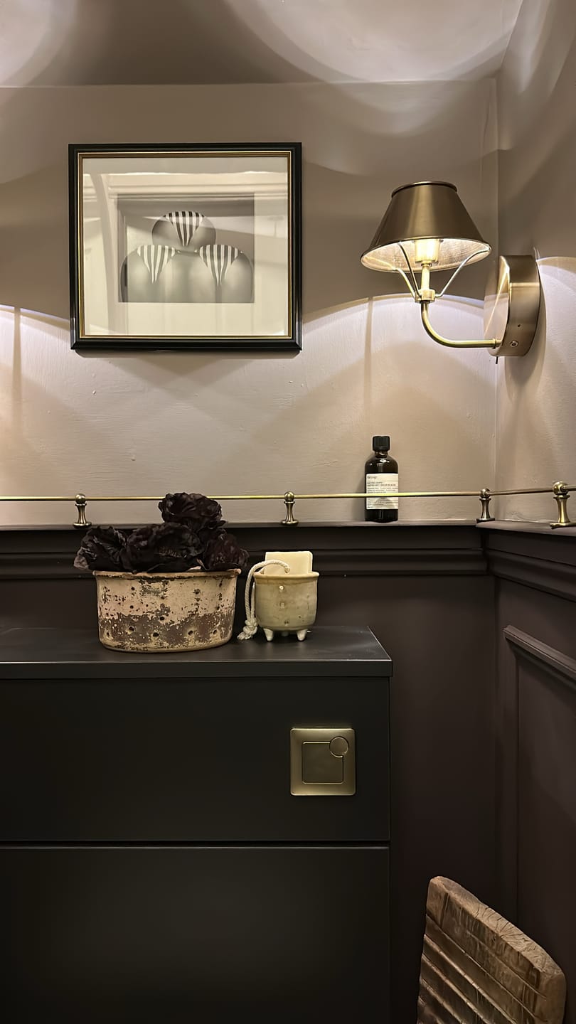 Customer photo review of Classic Gallery Shelf Rail | Aged Brass