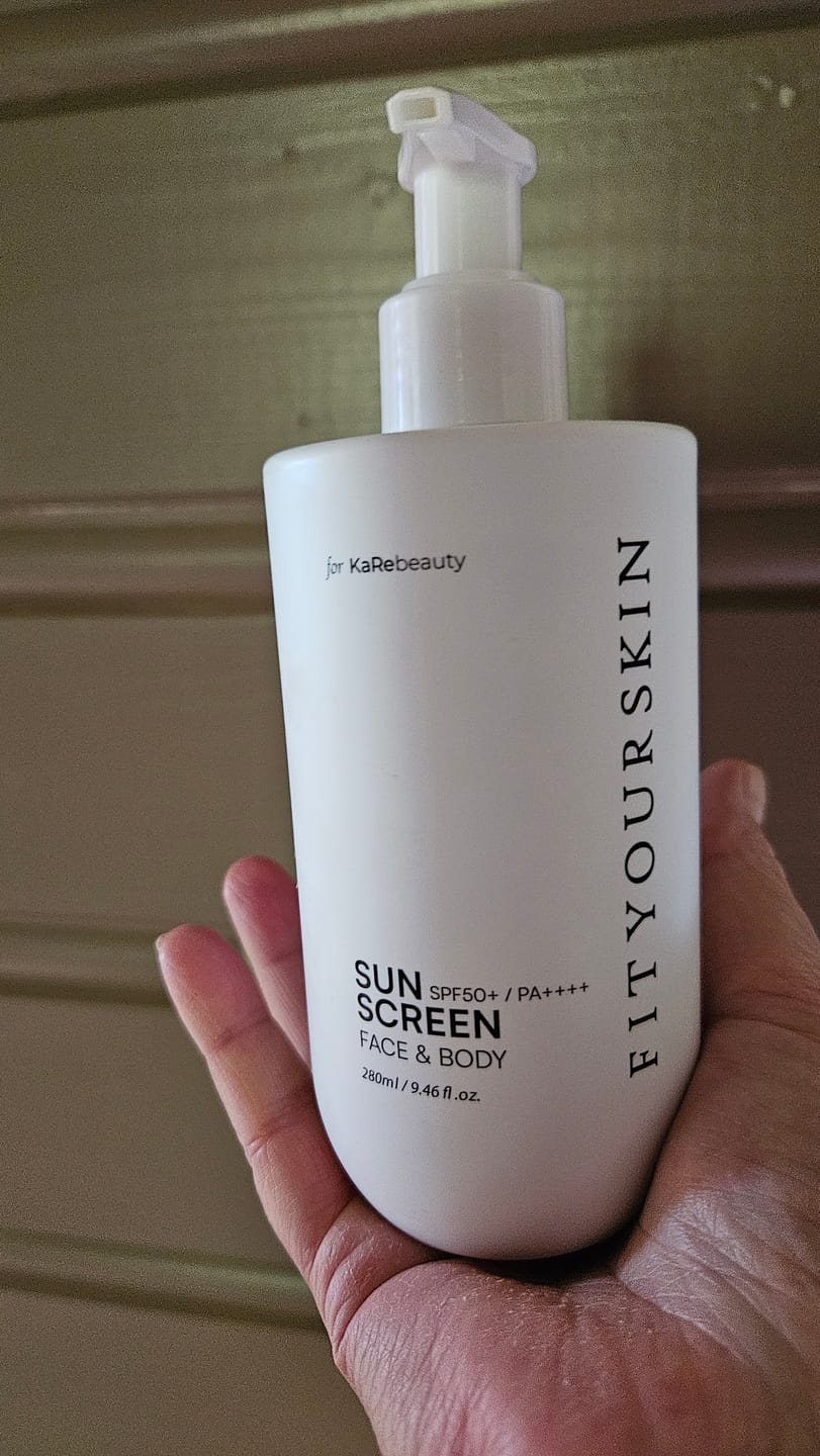 Customer photo review of FitYourSkinxKaRebeauty - Solkrem for ansikt og kropp SPF50+ (280ml)