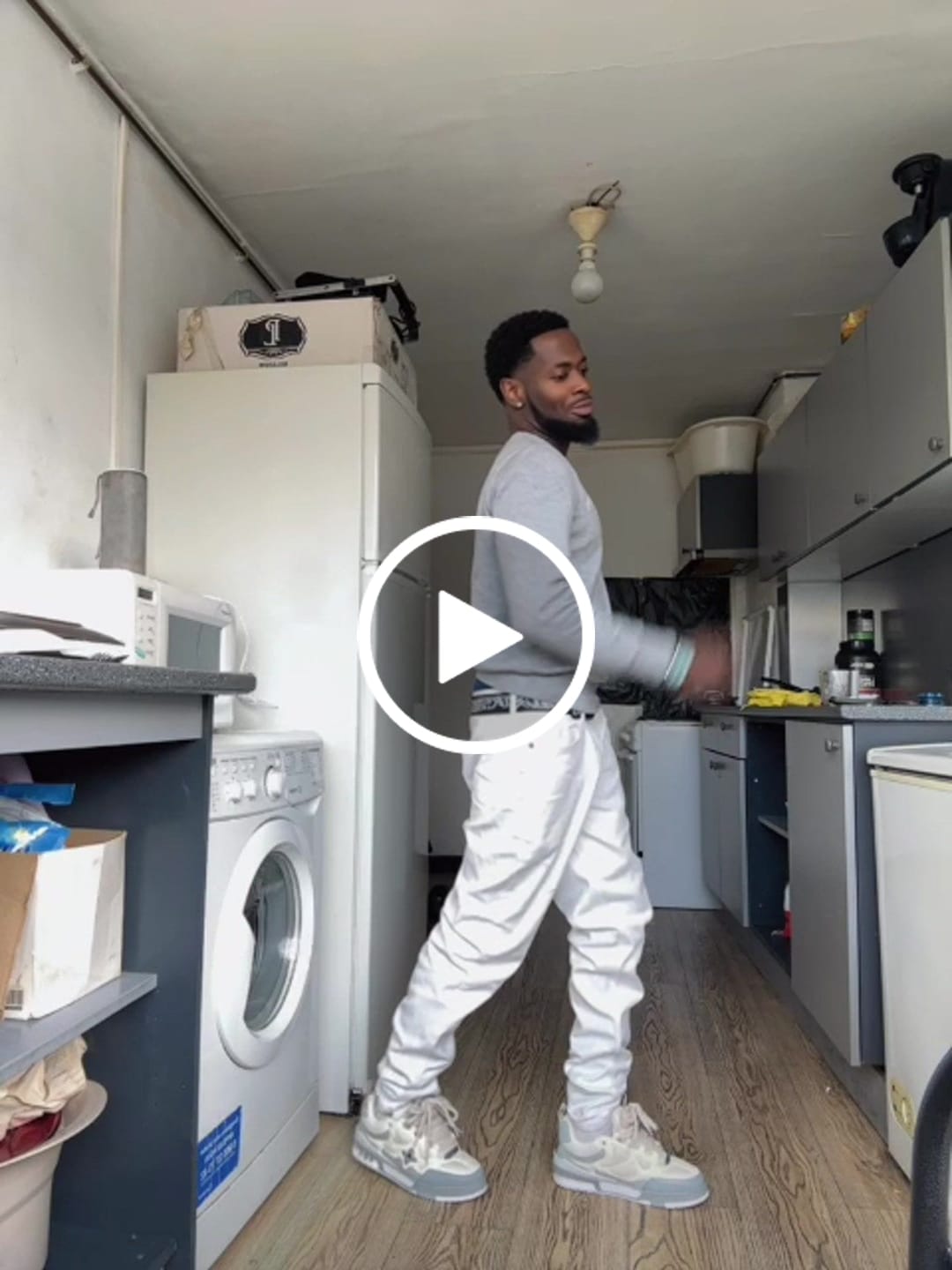 Customer video review of LOUIS VUITTON SKATE SNEAKER GRIS