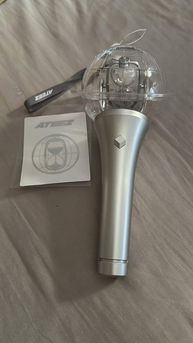 Customer photo review of ATEEZ - OFFICIAL LIGHT STICK VER.3