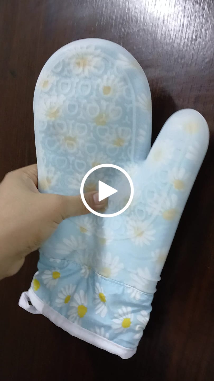 Customer video review of Oven Mitt