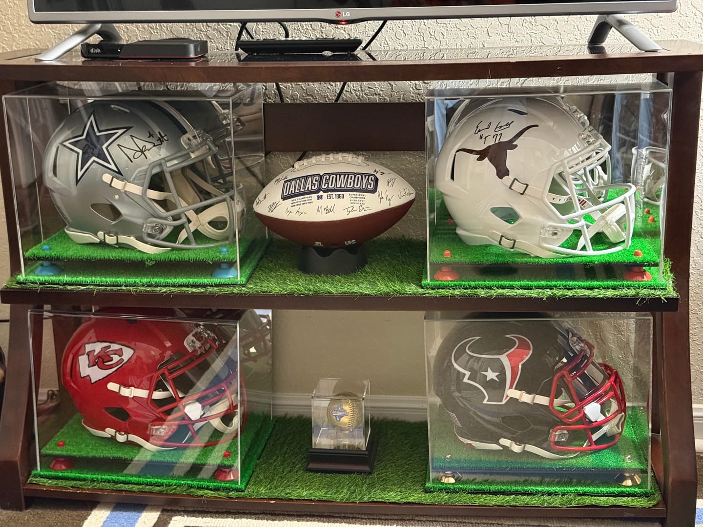 Customer photo review of Acrylic Lacrosse Helmet Display Case - Clear (A002/V44)