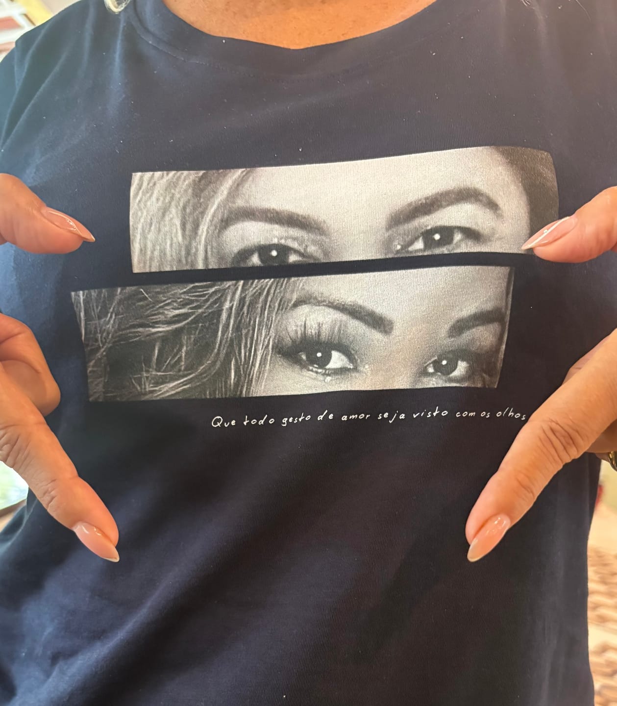 Customer photo review of Camiseta Personalizada OLHARES DOS FILHOS - Algodão Peruano