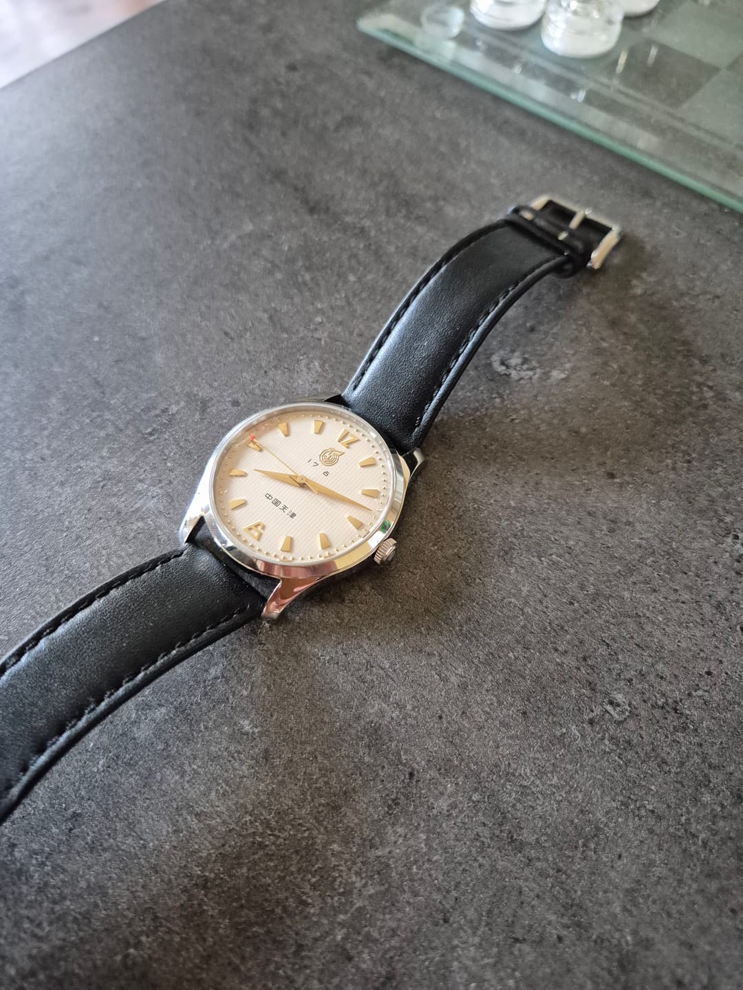 Customer photo review of WUYI Reissue Vintage Business Leisure Watch 40mm