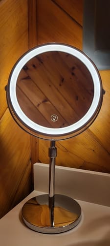 Customer photo review of LumiGlow Pro intelligent sminkespeil med justerbart LED-lys og 10x forstørrelse
