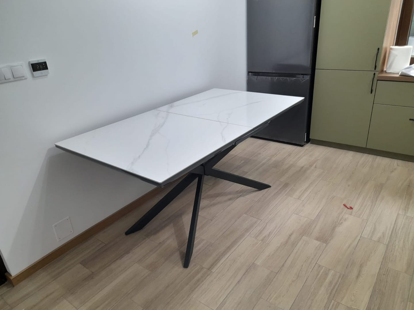 Customer photo review of Masa living marmura DIESEL, alb/negru, 160/200x90x76 cm
