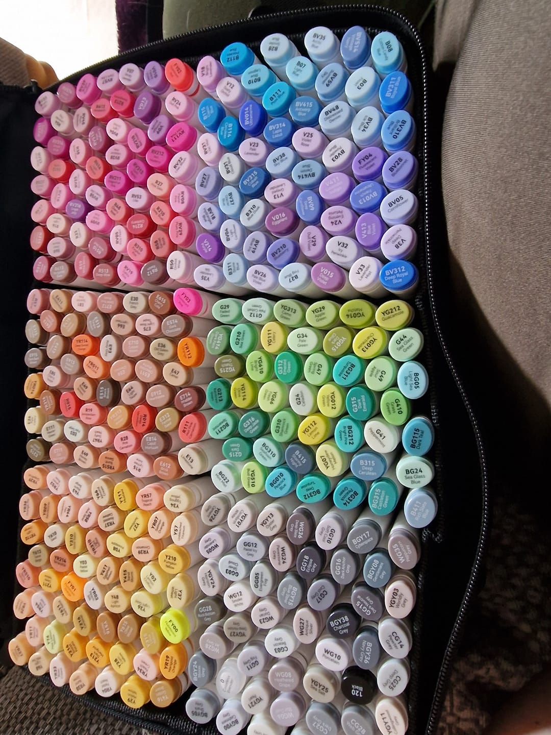 Customer photo review of Ohuhu Oahu 320 Colors Dual Tips Alcohol Art Markers, Fine & Chisel (New Color Codes)