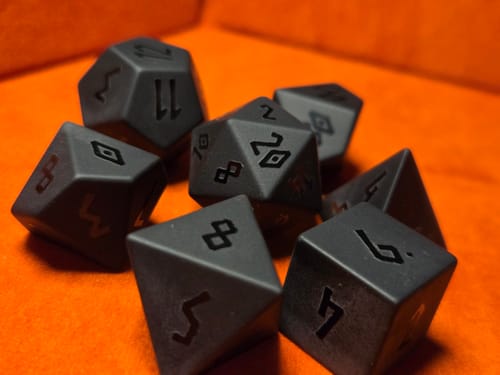 Customer photo review of Obsidian Steinwürfel Runic
