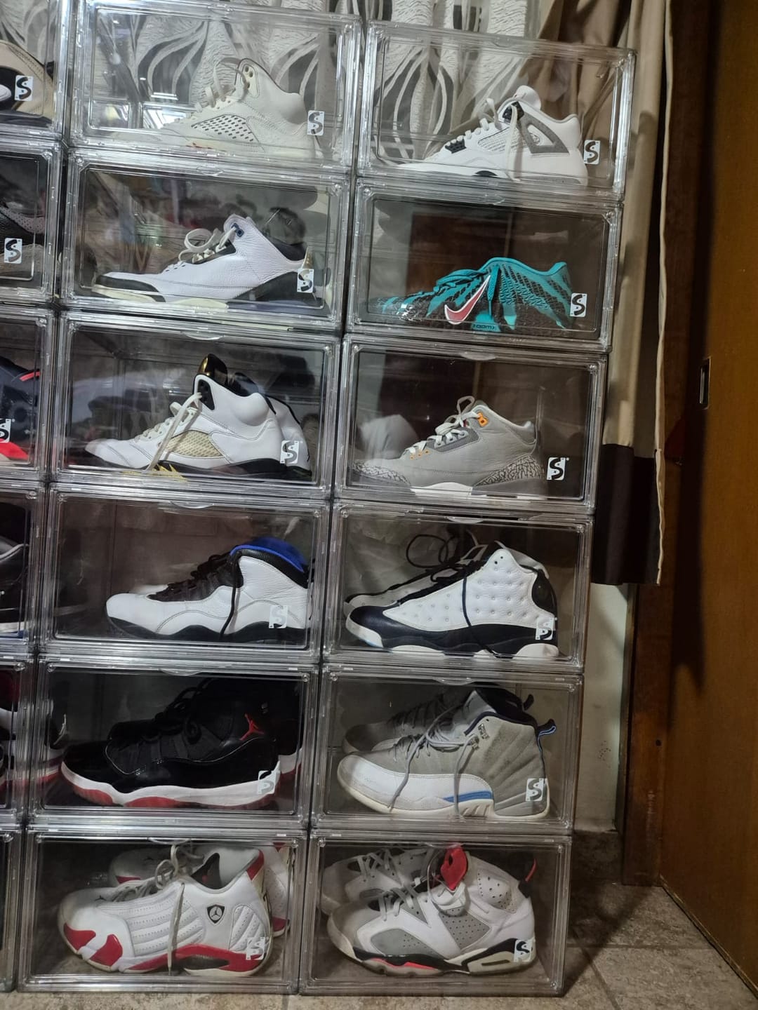 Customer photo review of Playoff Box - Cajas Transparentes Premium Para Sneakers Cierre Magnético Apertura Lateral