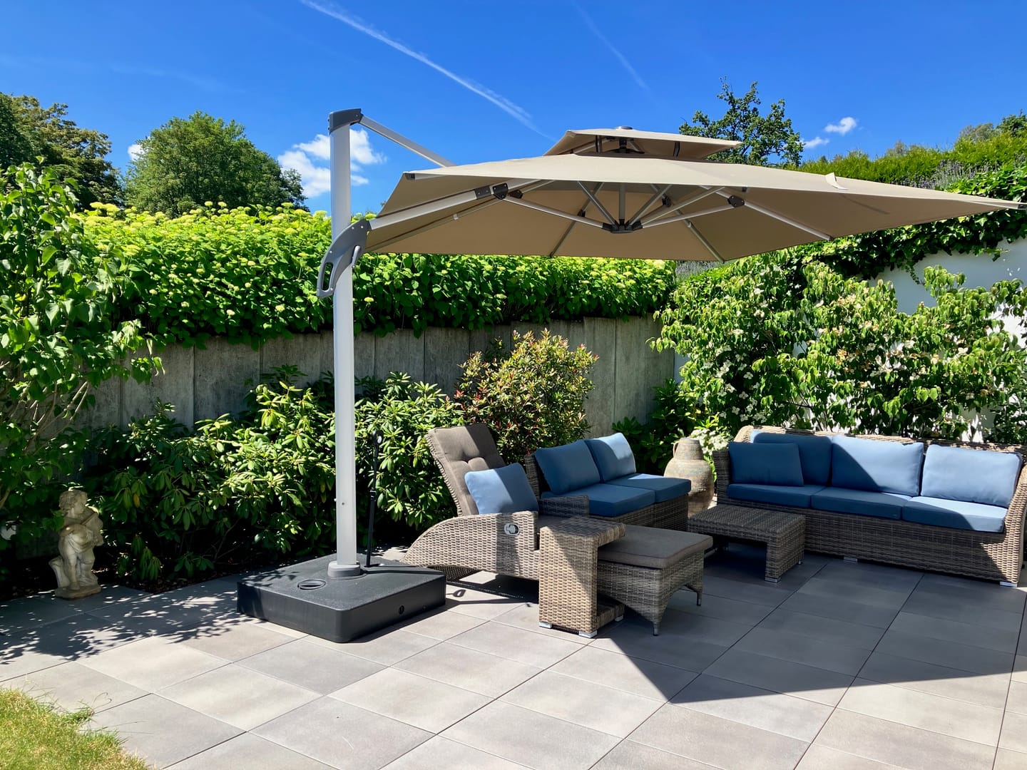 Customer photo review of Gartenzeit® Skyline 300, Ampelschirm 3x3m, Aluminiumgestell, UV80 Premiumstoff mit hoher Farbechtheit, Windstabil bis 78 km/h